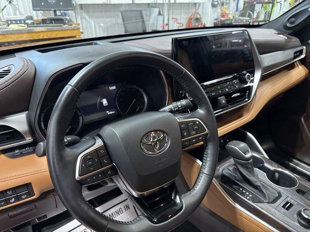 used 2021 Toyota Highlander car, priced at $38,777