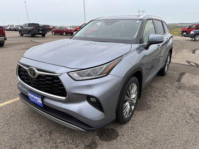 used 2021 Toyota Highlander car, priced at $39,999