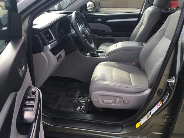 used 2015 Toyota Highlander car, priced at $19,497