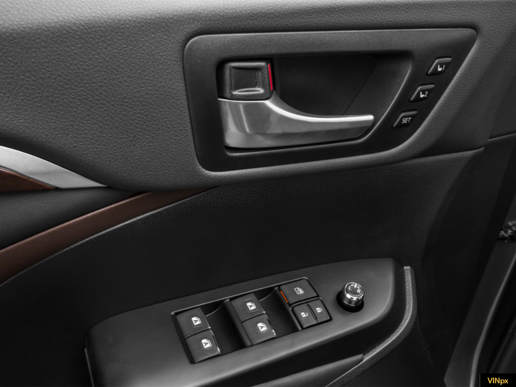used 2015 Toyota Highlander car, priced at $19,497
