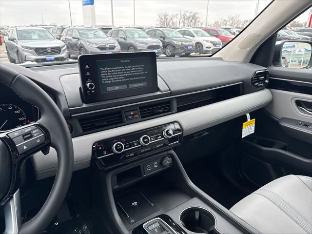 new 2025 Honda Pilot car, priced at $46,150