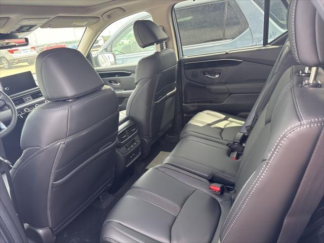 new 2025 Honda Pilot car, priced at $51,621