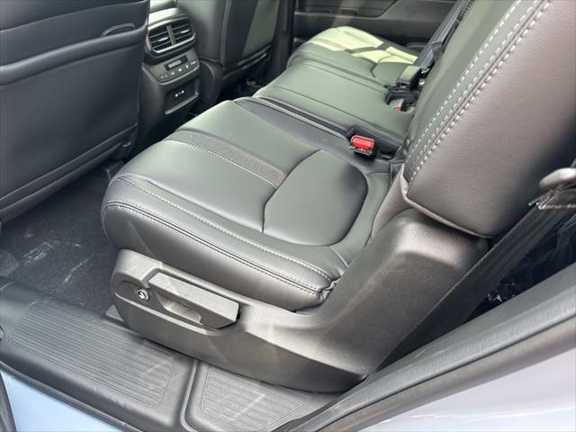 new 2025 Honda Pilot car, priced at $51,621