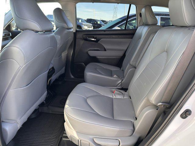 used 2022 Toyota Highlander car, priced at $35,999