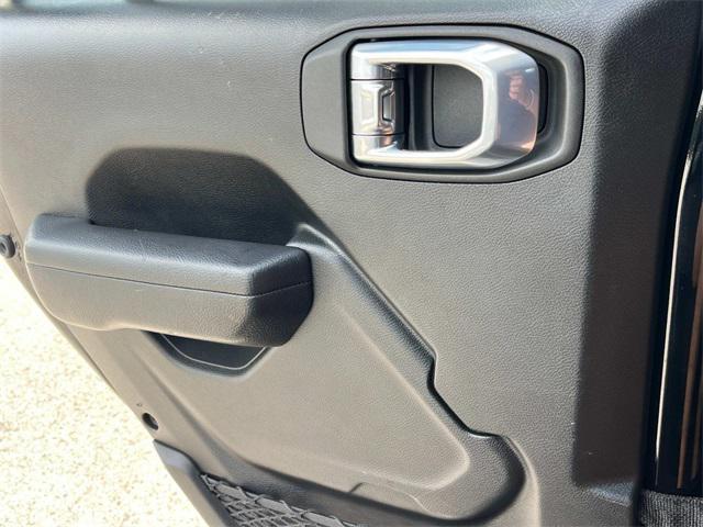 used 2022 Jeep Gladiator car, priced at $31,400