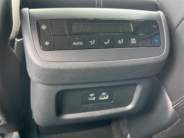 new 2025 Nissan Pathfinder car, priced at $41,921
