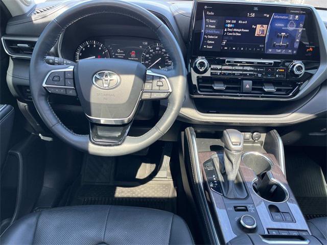 used 2021 Toyota Highlander car, priced at $31,023