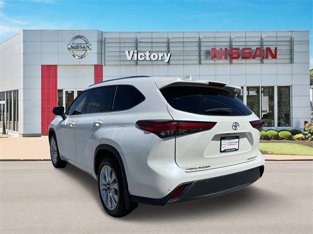 used 2021 Toyota Highlander car, priced at $31,023