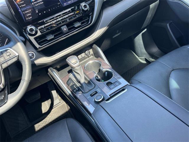 used 2021 Toyota Highlander car, priced at $31,023