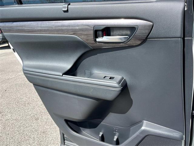 used 2021 Toyota Highlander car, priced at $31,023