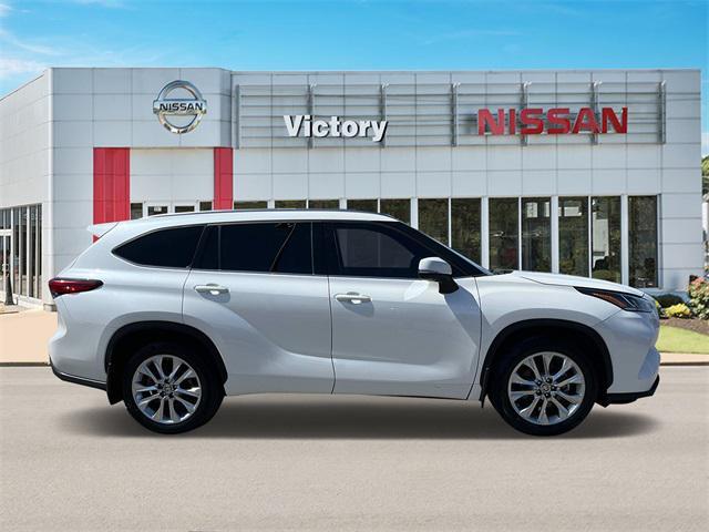 used 2021 Toyota Highlander car, priced at $31,023