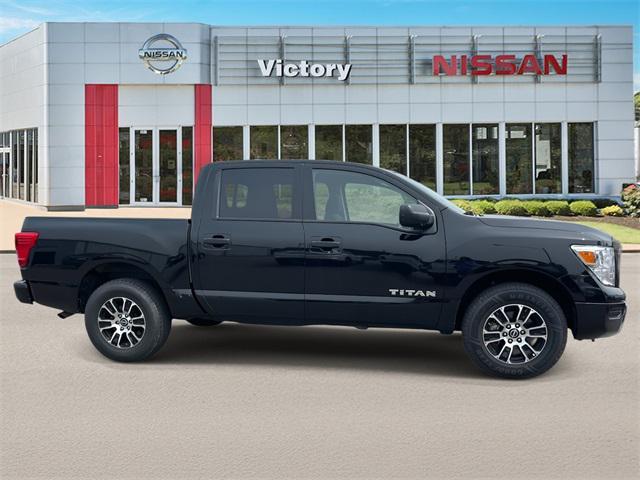 used 2023 Nissan Titan car, priced at $33,721