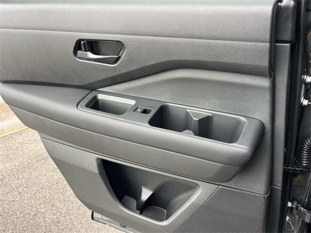 new 2025 Nissan Pathfinder car, priced at $38,977