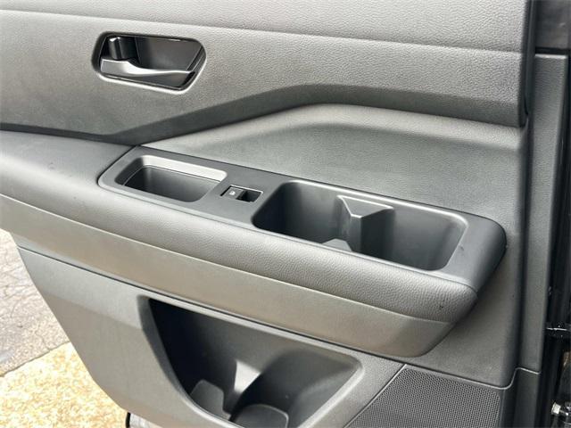 new 2025 Nissan Pathfinder car, priced at $38,977