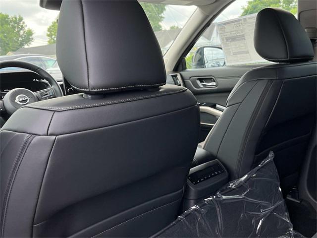 new 2025 Nissan Pathfinder car, priced at $48,416