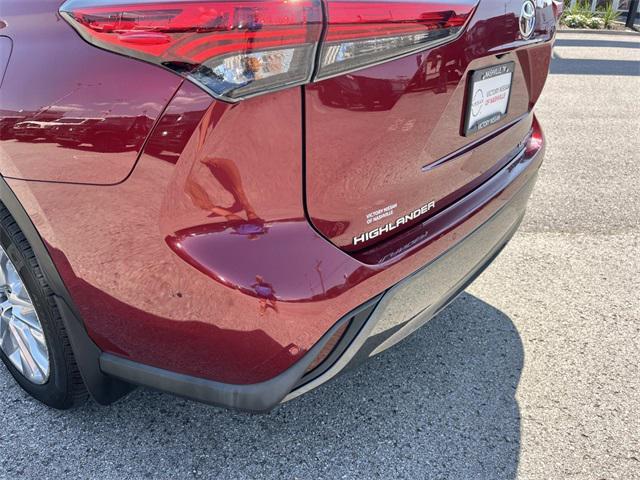 used 2022 Toyota Highlander car, priced at $39,361