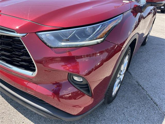used 2022 Toyota Highlander car, priced at $39,361