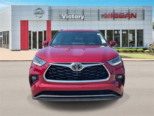used 2022 Toyota Highlander car, priced at $39,361