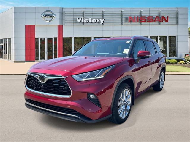 used 2022 Toyota Highlander car, priced at $39,361