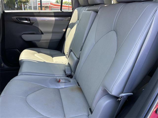 used 2022 Toyota Highlander car, priced at $39,361