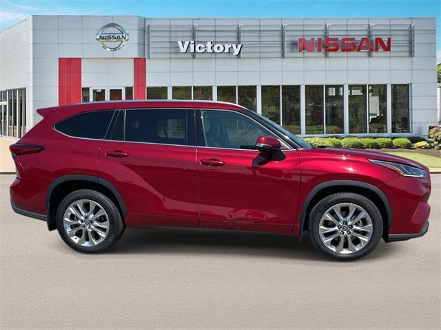 used 2022 Toyota Highlander car, priced at $39,361