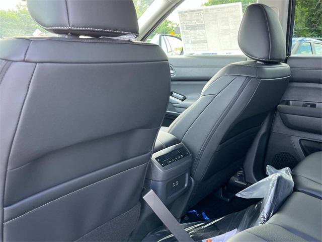 new 2025 Nissan Pathfinder car, priced at $43,704