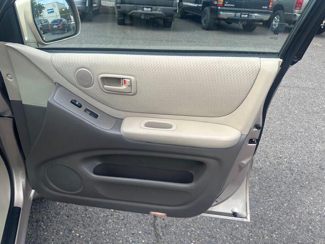 used 2004 Toyota Highlander car, priced at $8,900