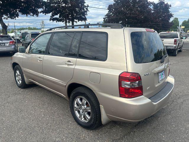 used 2004 Toyota Highlander car, priced at $8,900