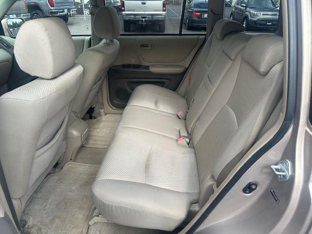 used 2004 Toyota Highlander car, priced at $8,900