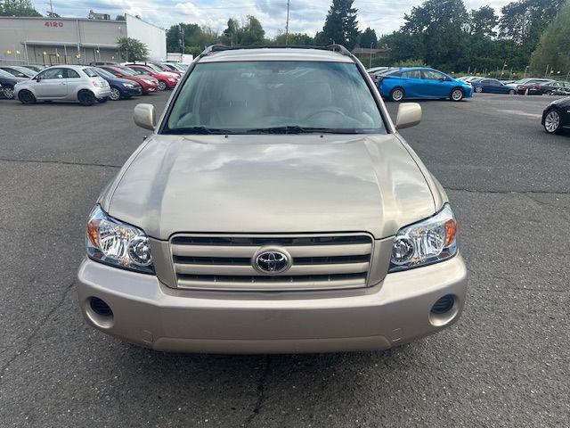 used 2004 Toyota Highlander car, priced at $8,900