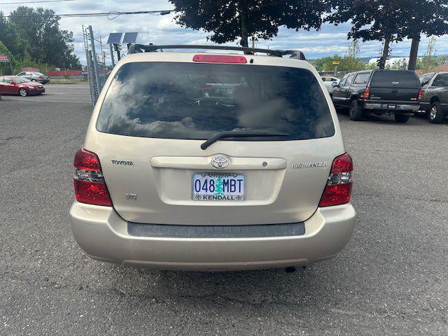 used 2004 Toyota Highlander car, priced at $8,900