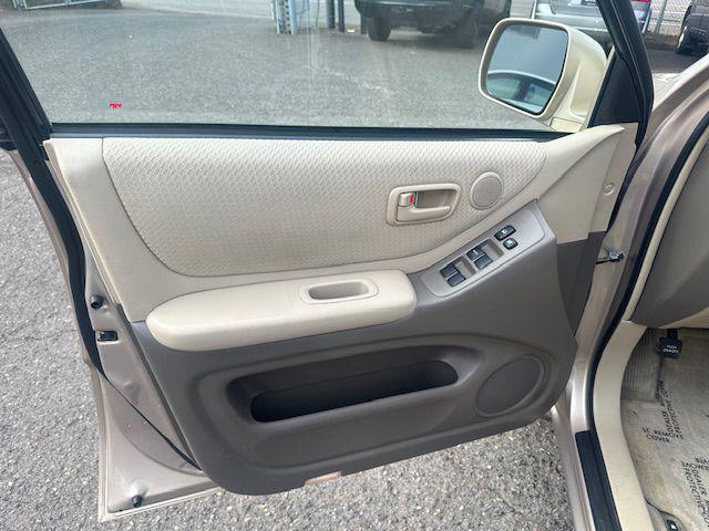 used 2004 Toyota Highlander car, priced at $8,900