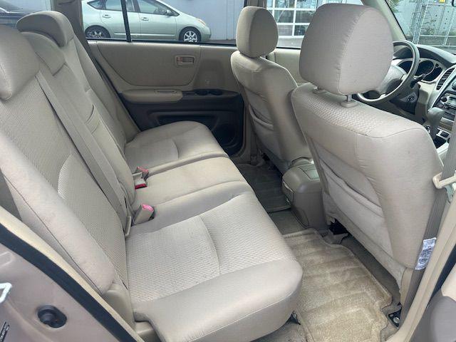 used 2004 Toyota Highlander car, priced at $8,900