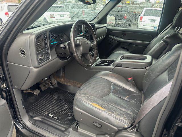 used 2003 Chevrolet Avalanche car, priced at $5,500