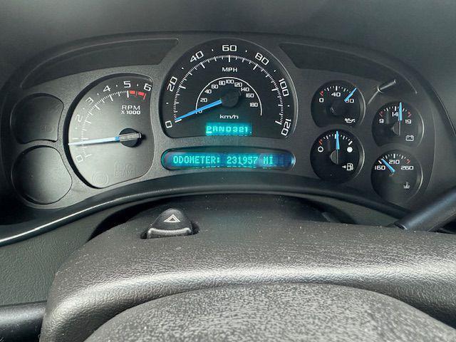 used 2003 Chevrolet Avalanche car, priced at $5,500