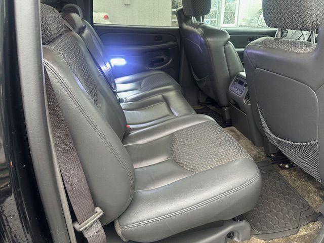 used 2003 Chevrolet Avalanche car, priced at $5,500