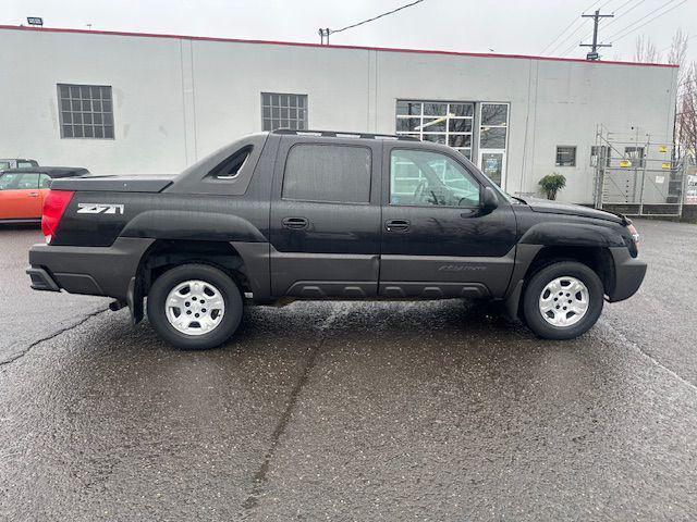 used 2003 Chevrolet Avalanche car, priced at $5,500
