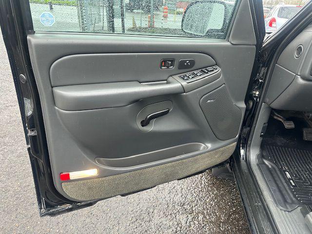 used 2003 Chevrolet Avalanche car, priced at $5,500