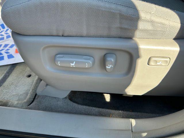 used 2006 Toyota Highlander Hybrid car, priced at $5,500