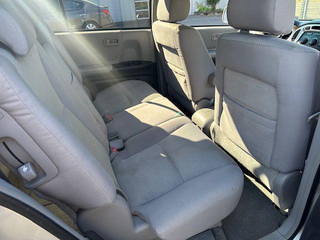 used 2006 Toyota Highlander Hybrid car, priced at $5,500