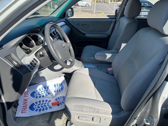 used 2006 Toyota Highlander Hybrid car, priced at $5,500