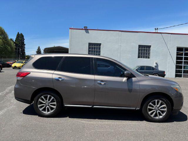 used 2014 Nissan Pathfinder car, priced at $7,500