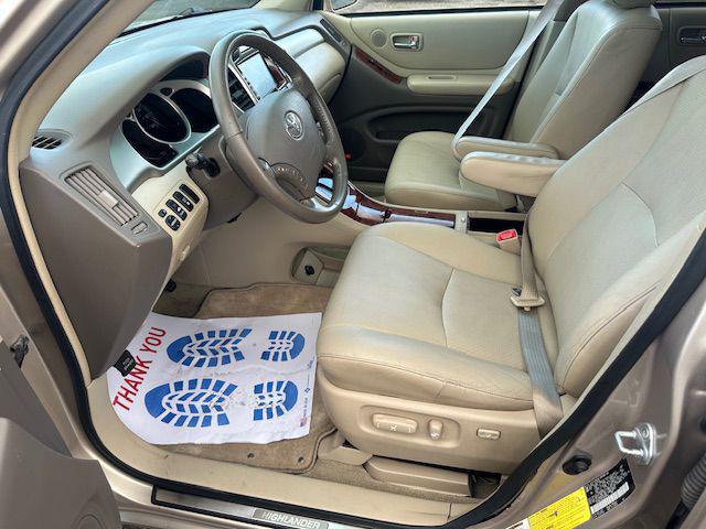 used 2007 Toyota Highlander Hybrid car, priced at $2,900
