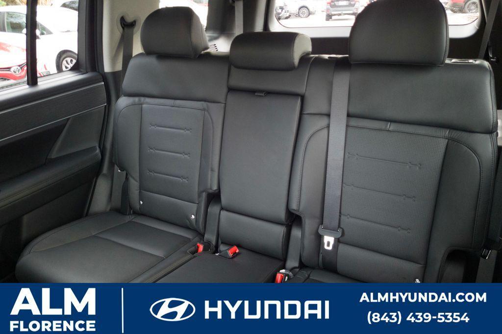 new 2025 Hyundai Santa Fe HEV car, priced at $44,995