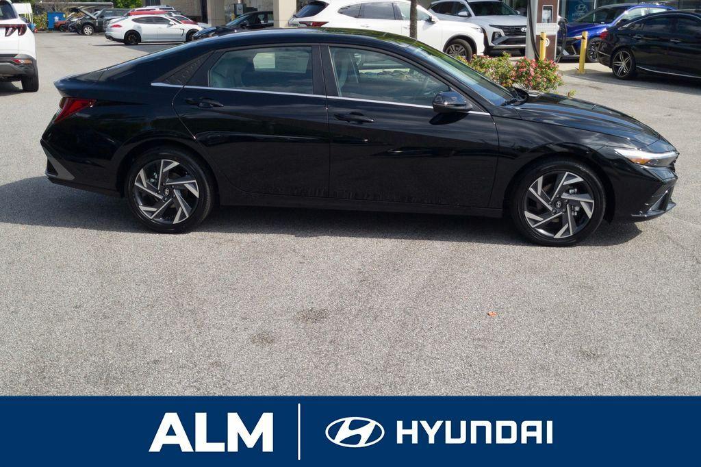 new 2025 Hyundai Elantra car, priced at $26,286