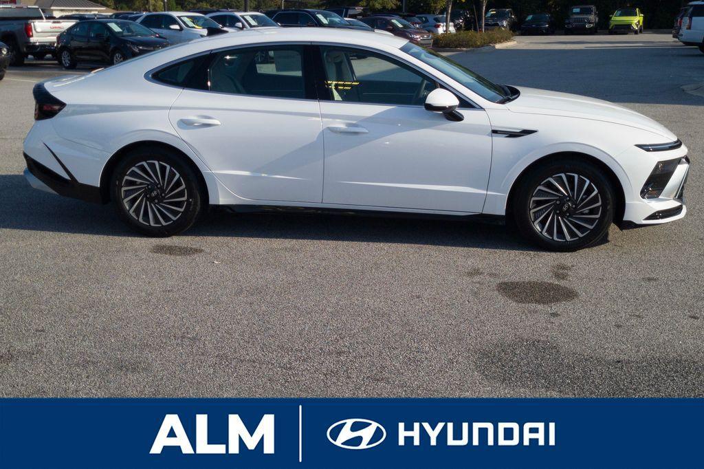 new 2024 Hyundai Sonata Hybrid car, priced at $25,745