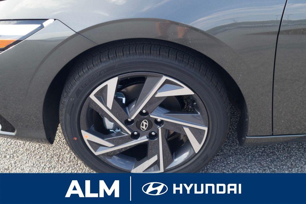 new 2025 Hyundai Elantra car, priced at $26,916