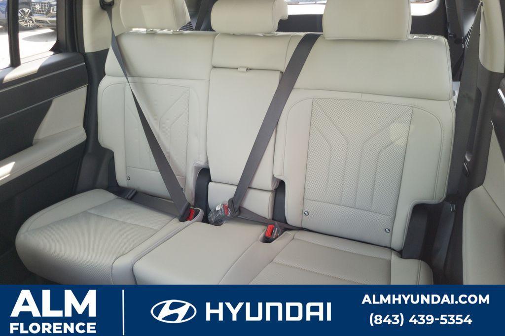 new 2025 Hyundai Santa Fe HEV car, priced at $36,995