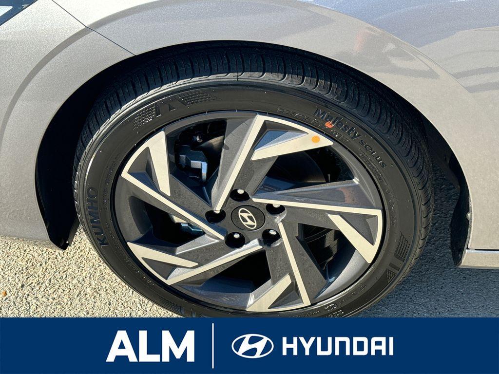 new 2025 Hyundai Elantra car, priced at $22,637