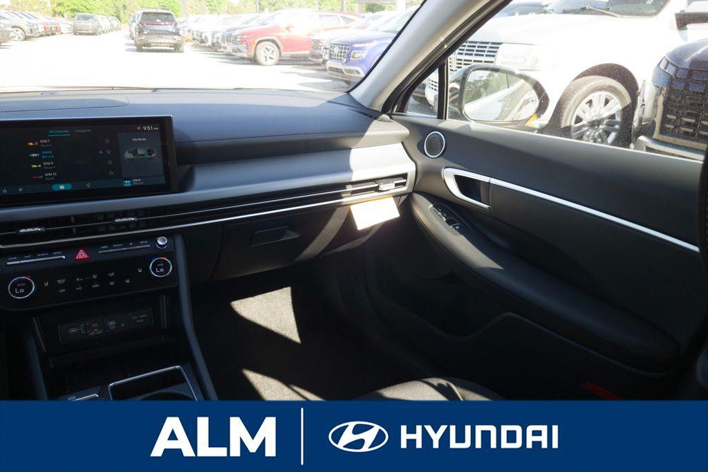 new 2025 Hyundai Sonata Hybrid car, priced at $28,745